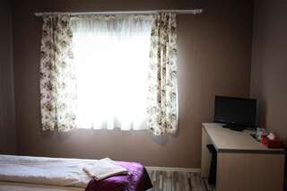 Гостевой дом Pensiunea Oxana Lipova Бюджетный двухместный номер с 1 кроватью или 2 отдельными кроватями-6